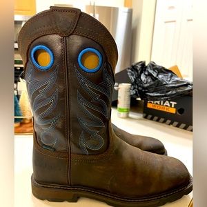 Ariat men’s size 10 work/cowboy boots.